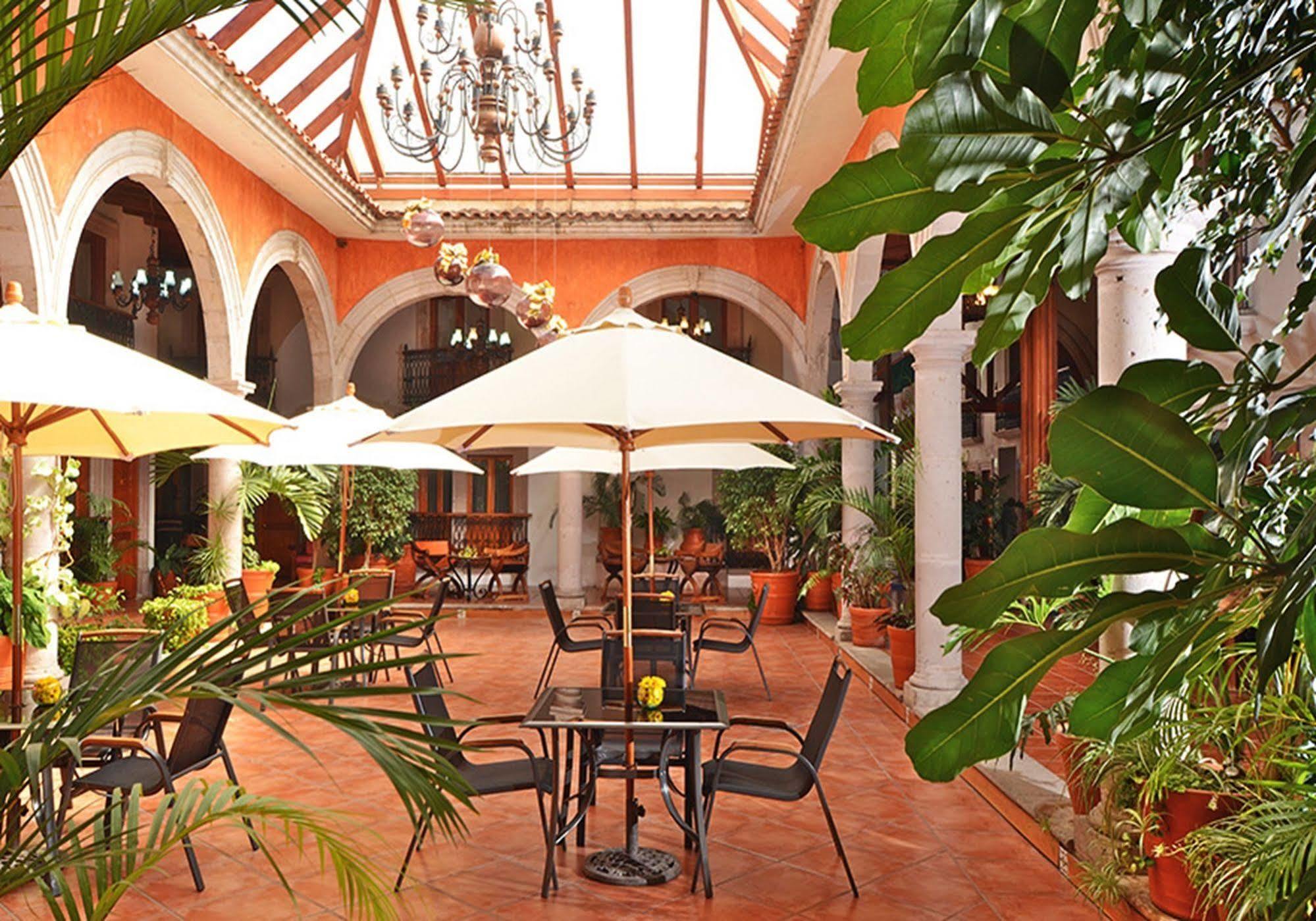 Hotel Misión Pátzcuaro Centro Histórico Exterior foto